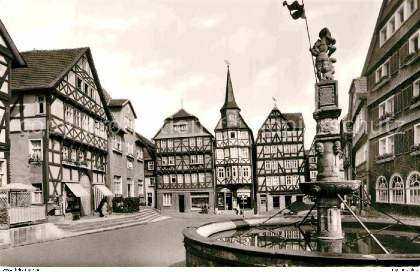 72794081 Fritzlar Marktplatz Mit Rolandsbrunnen Fachwerk Fritzlar - Fritzlar