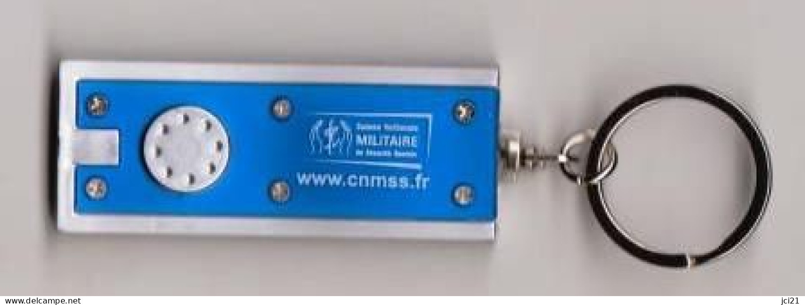 Porte Clé Avec Lampe " CNMSS - Caisse Nationale Militaire De Sécurité Sociale "  _Di440 - Stylos