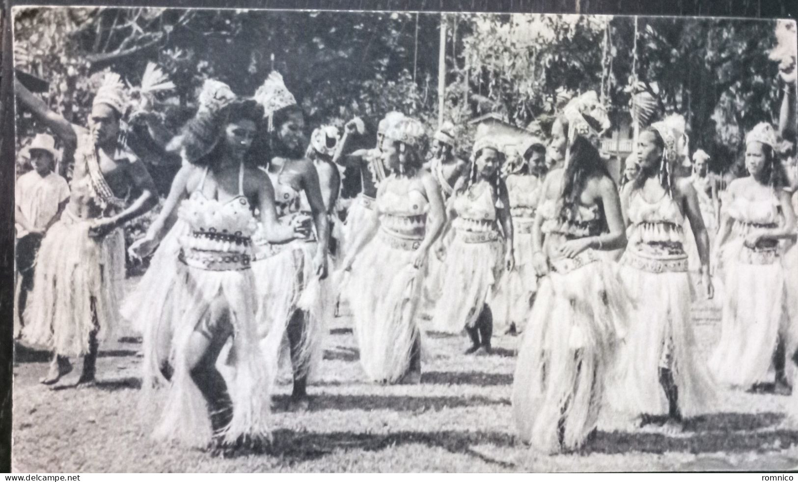 Tahiti Bougainville Danseuses - Frans-Polynesië