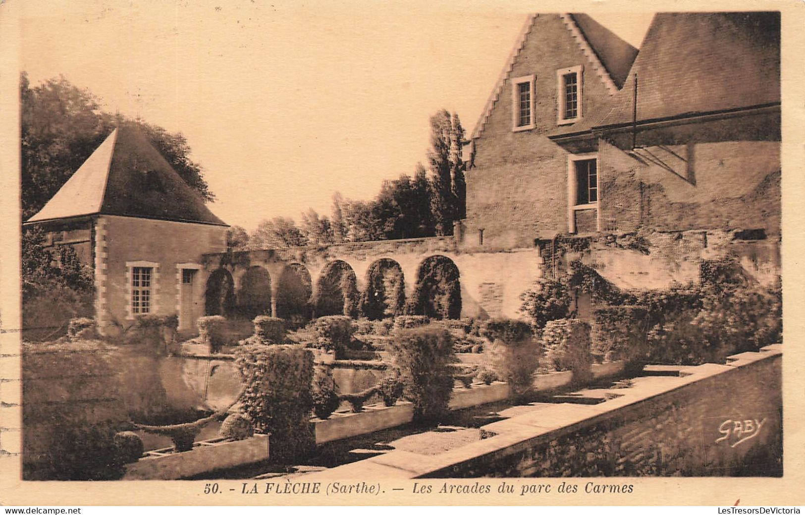 FRANCE - La Flèche - Vue Sur Les Arcades Du Parc Des Carmes - Carte Postale Ancienne - La Fleche