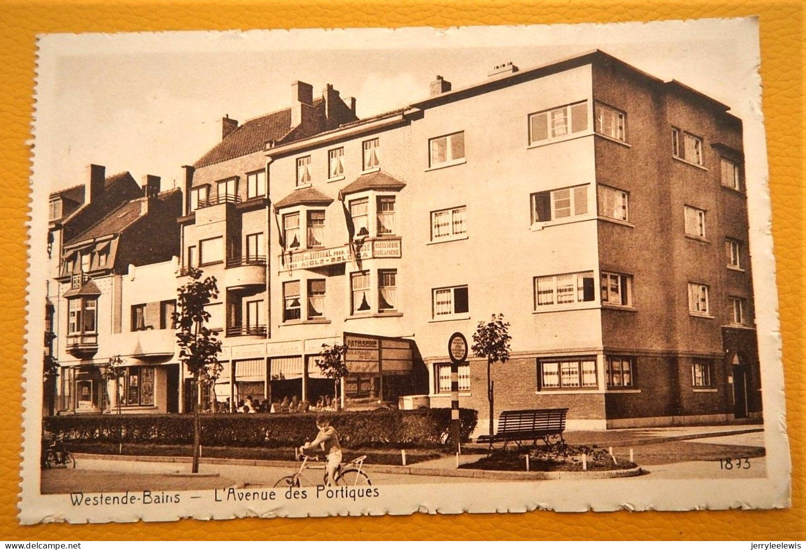 WESTENDE-BAINS    -  L'Avenue Des Portiques - Westende