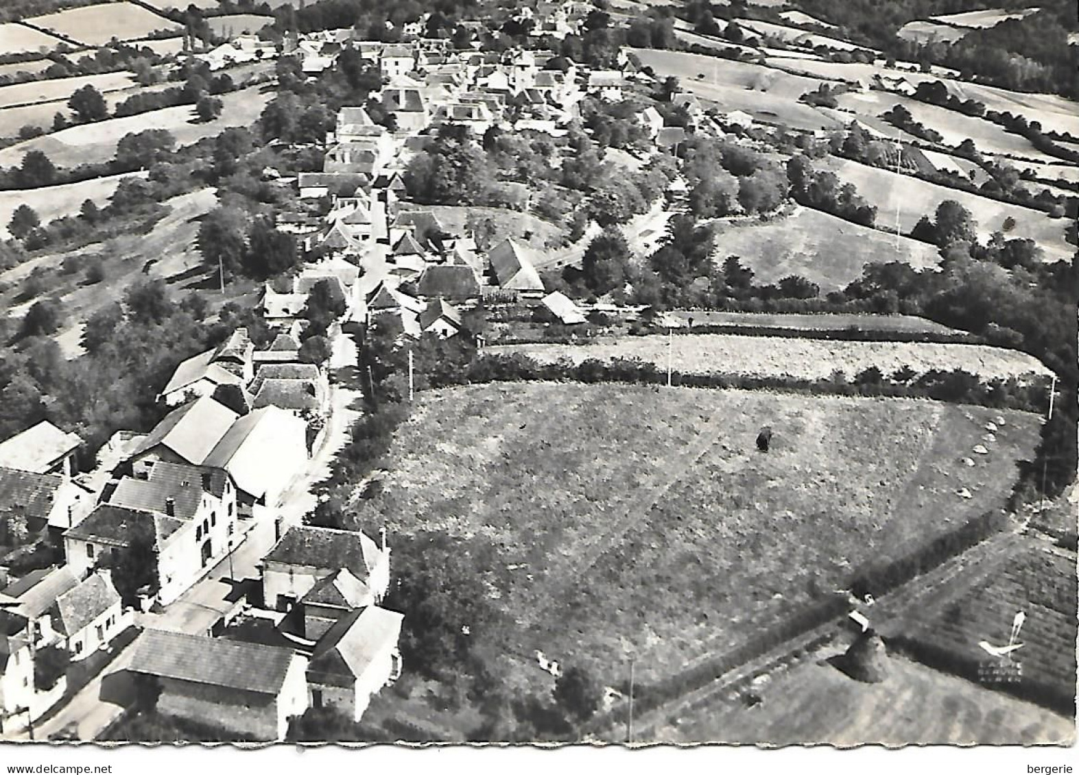 C/154     CPSM 14,50 X 10,50 CM  -  Vue Aérienne -    64     Arthez De Bearn     -   Vue Générale - Arthez De Bearn