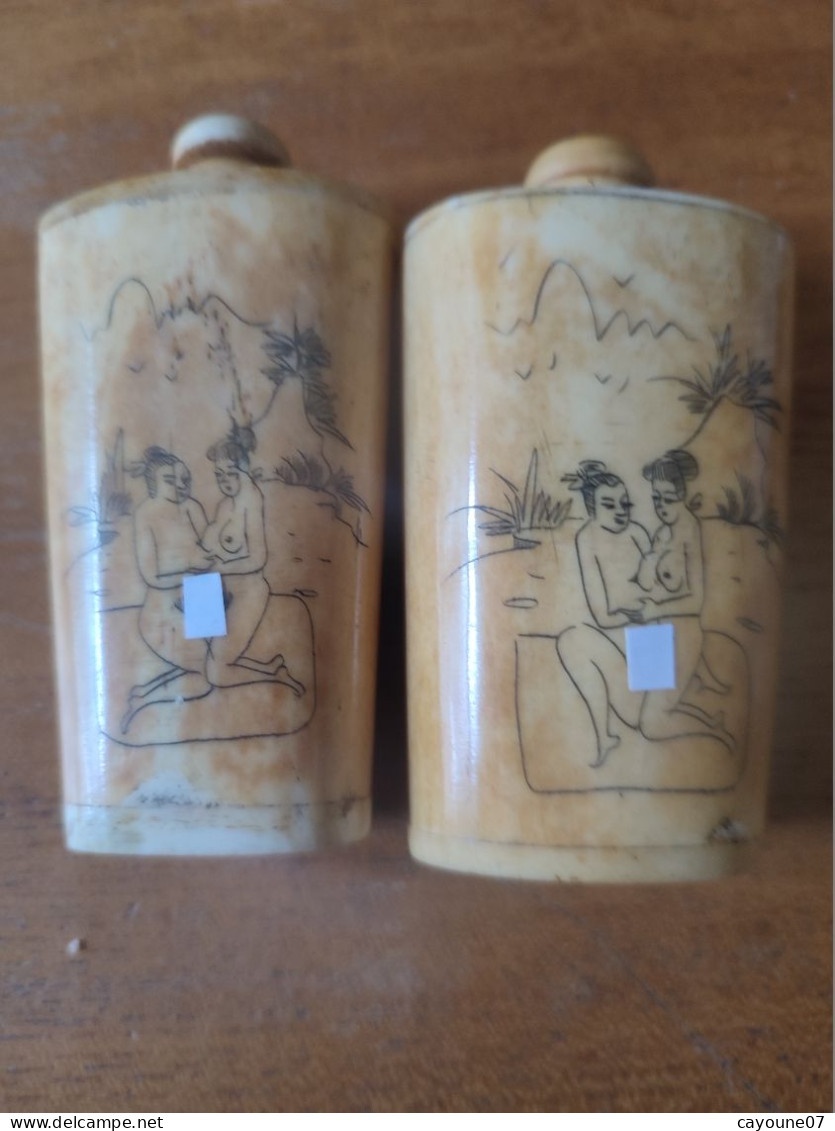 Deux Tabatières Décor érotique Chine Ou Japon Snuff  Box Curiosa Bouteille Flacon à Tabac - Art Asiatique
