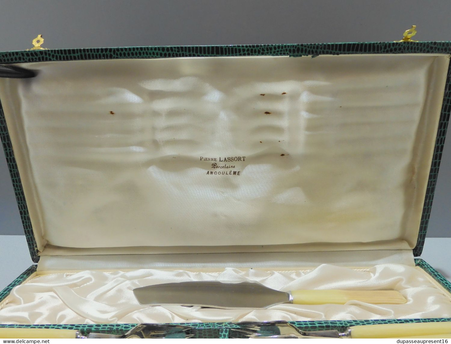 -ANCIEN SERVICE A GATEAUX COFFRET PIERRE LASSORT PORCELAINE ANGOULEME    E - Other & Unclassified