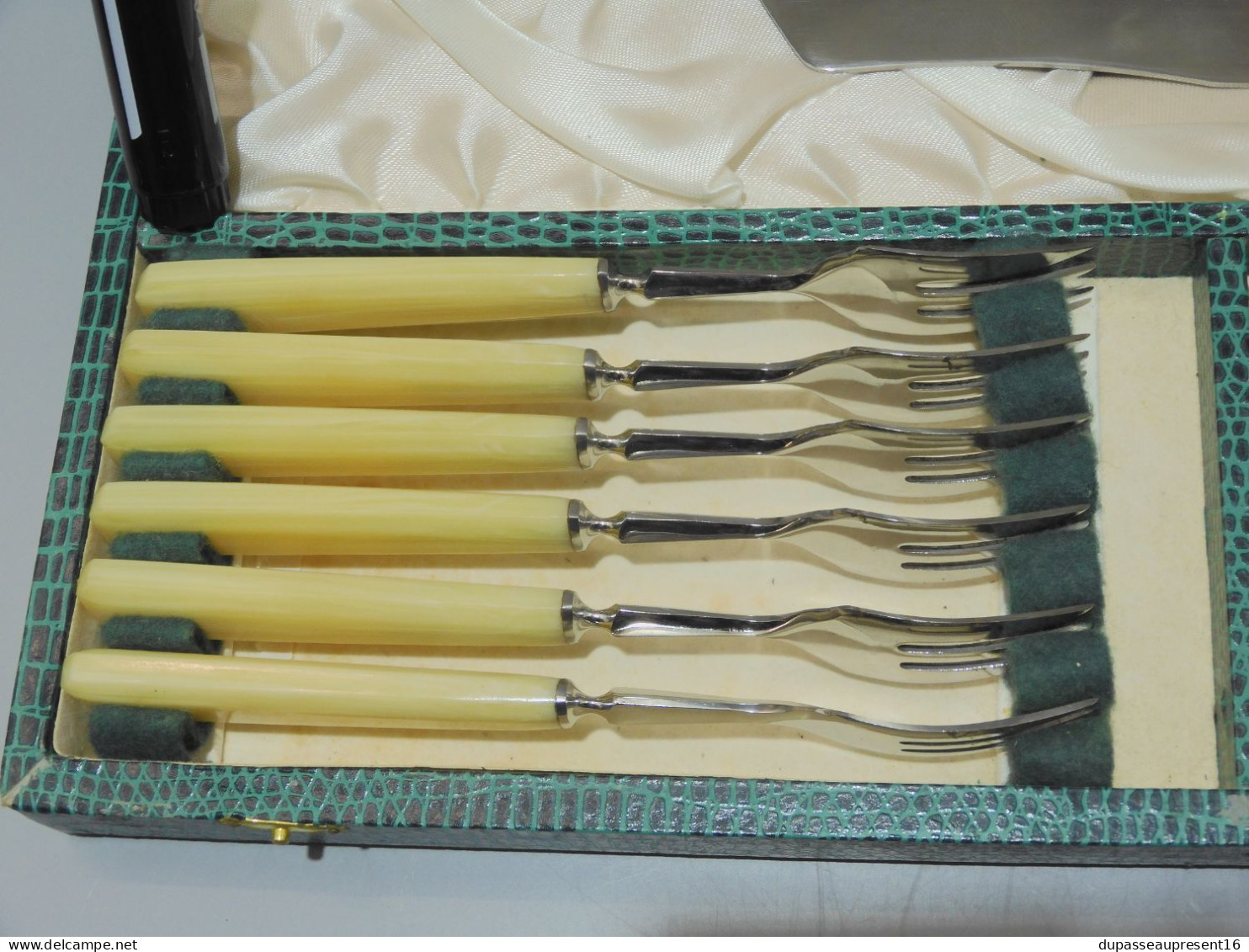 -ANCIEN SERVICE A GATEAUX COFFRET PIERRE LASSORT PORCELAINE ANGOULEME    E