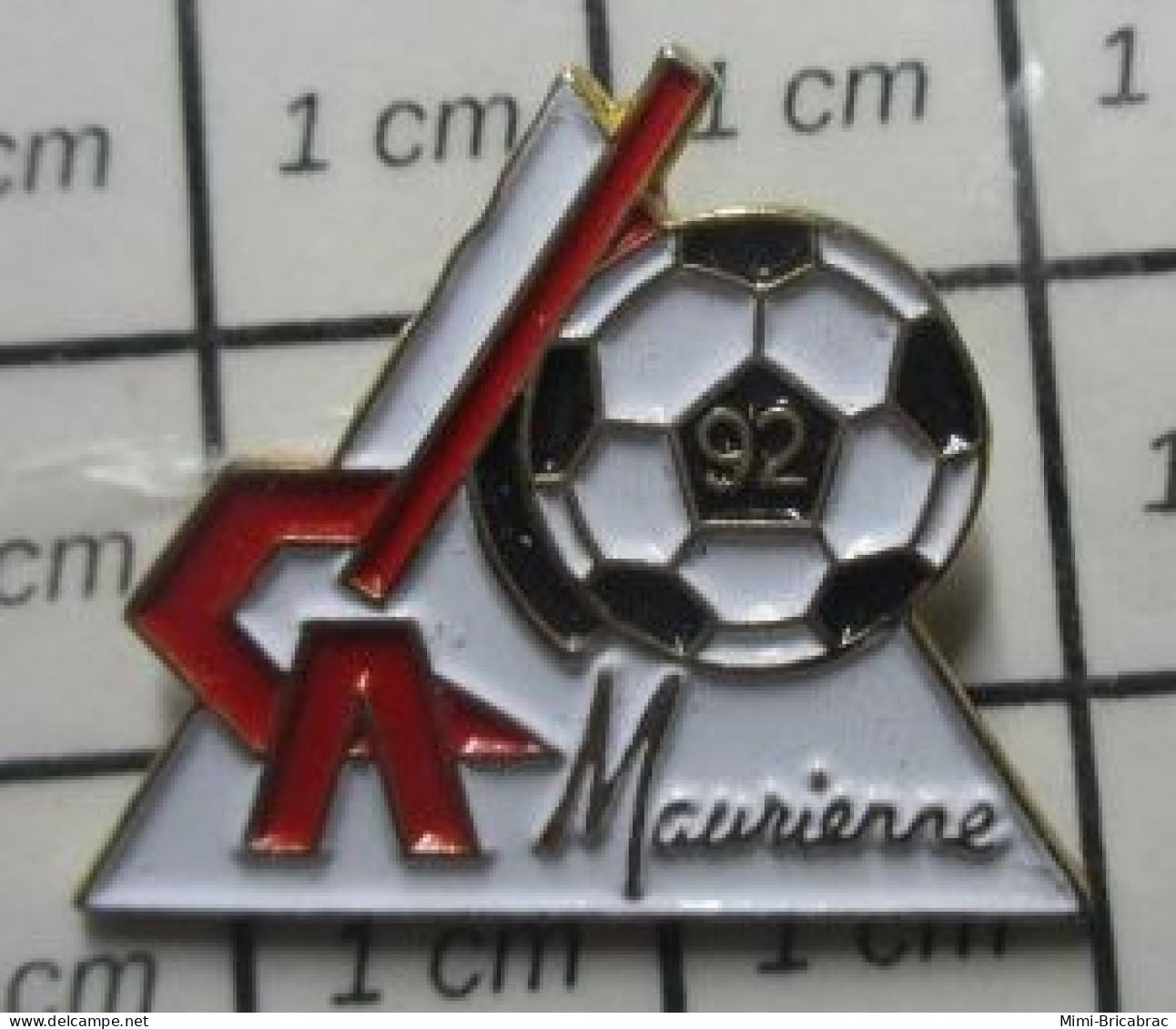 713L Pin's Pins / Beau Et Rare / SPORTS / CLUB FOOTBALL CA MAURIENNE - Football