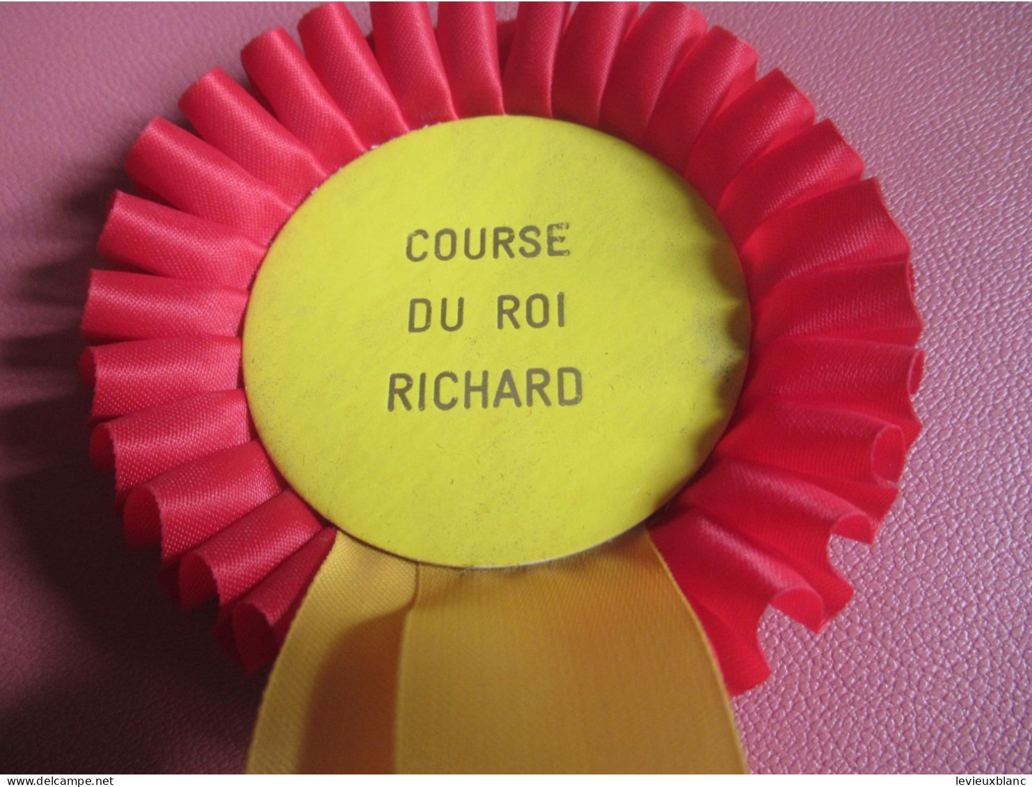 équitation/ " Course Du Roi Richard " /Médaille Tissu / Eure  / Vers  1985-1995  INS215 - Policia