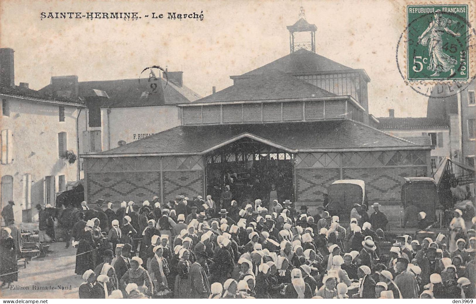 SAINTE-HERMINE (Vendée) - Le Marché - Voyagé 1910 (2 Scans) Maury, 63 Rue De Neuilly à Clichy-la-Varenne - Sainte Hermine