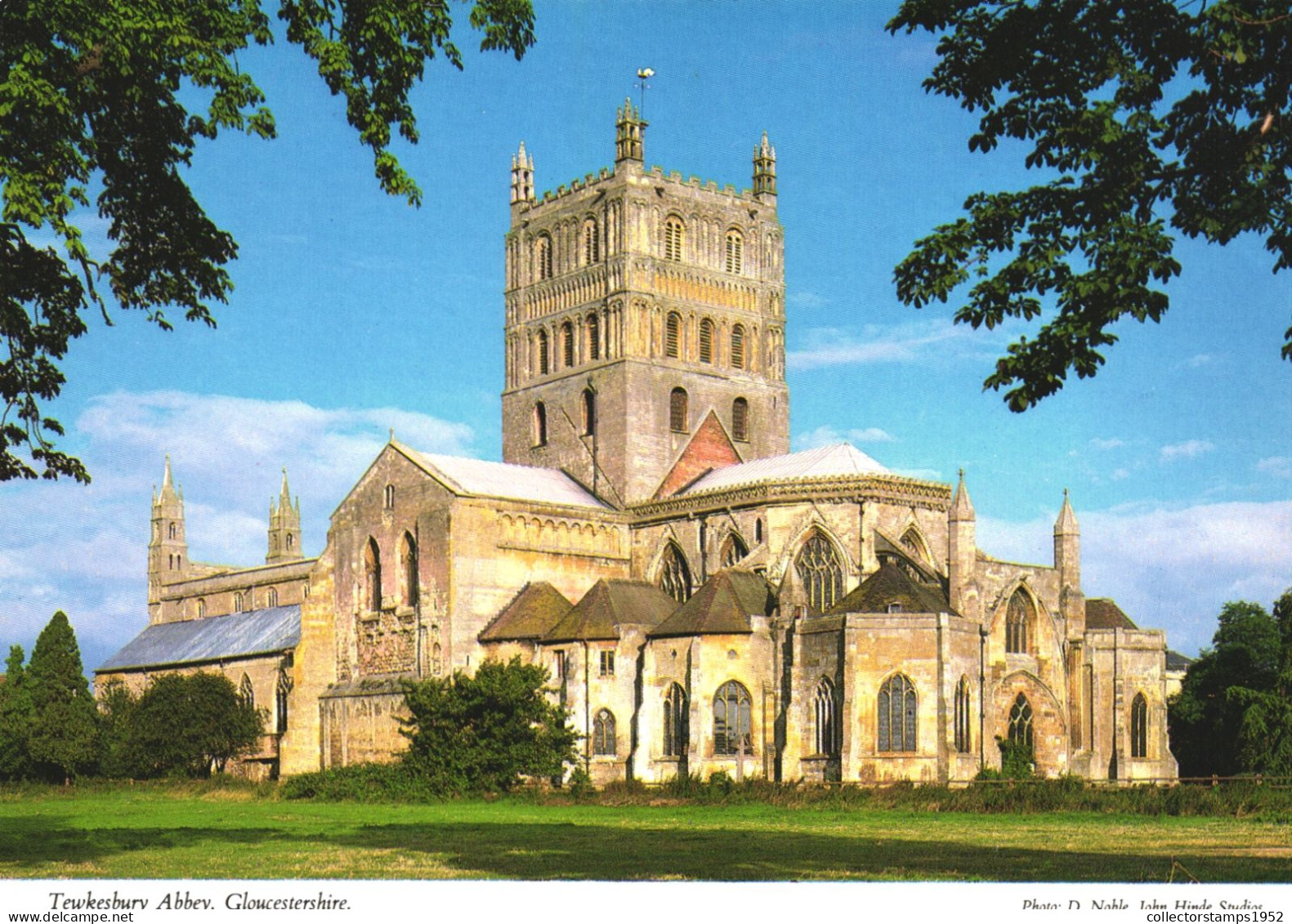 GLOUCESTERSHIRE, TEWKESBURY ABBEY, ARCHITECTURE, ENGLAND, UNITED KINGDOM, POSTCARD - Autres & Non Classés