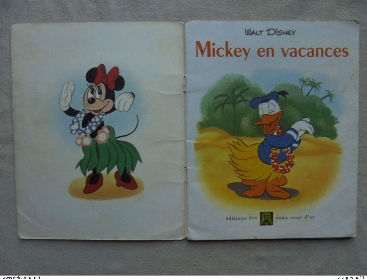 Ancien - Un Petit Livre D'Argent Mickey En Vacances 1966 - Disney