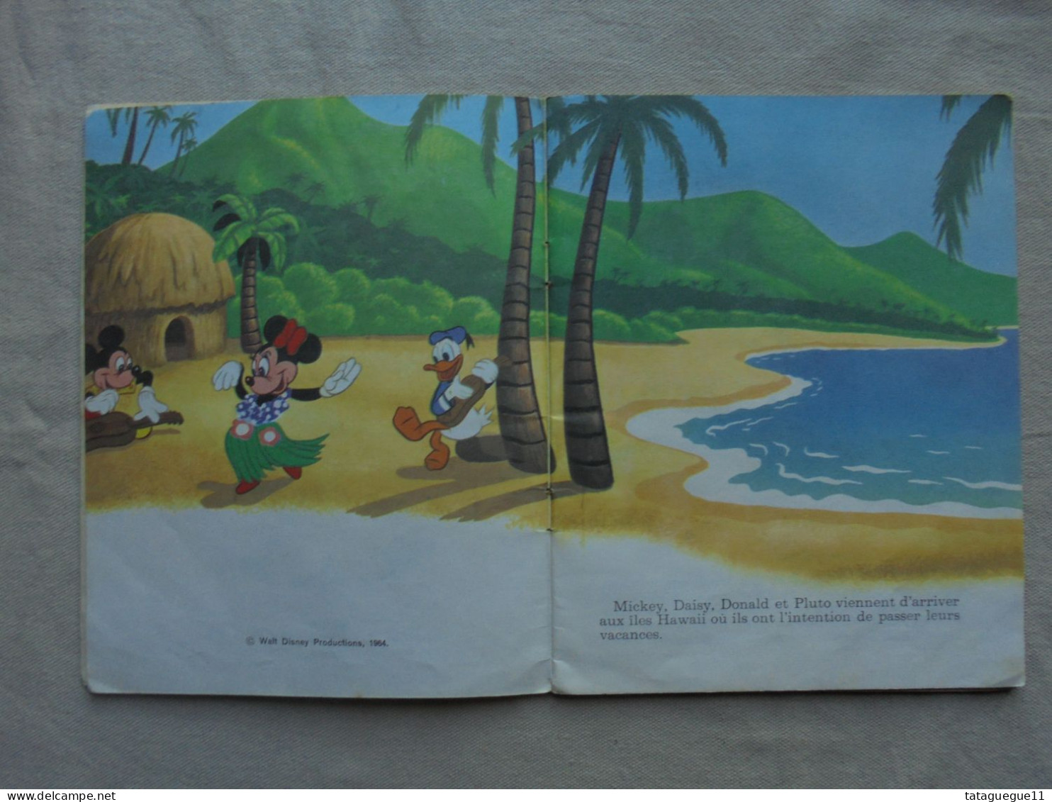 Ancien - Un Petit Livre D'Argent Mickey En Vacances 1966 - Disney