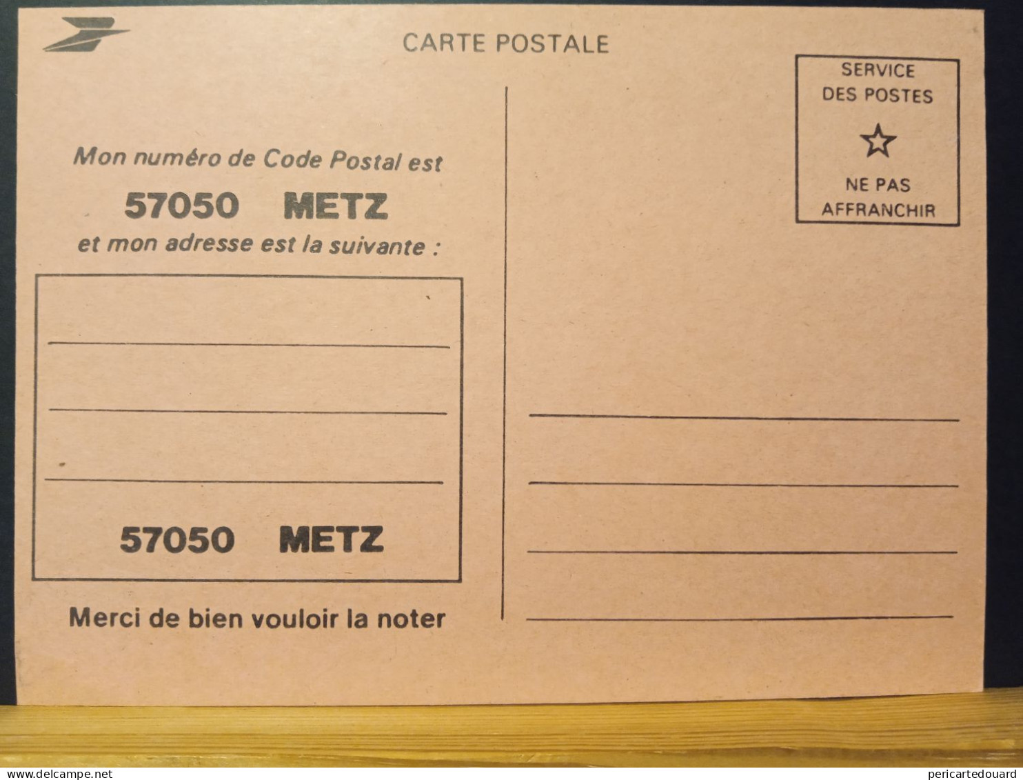 Code Postal. Carte Postale Rose En Franchise,  57050  METZ. Neuve - Lettres & Documents