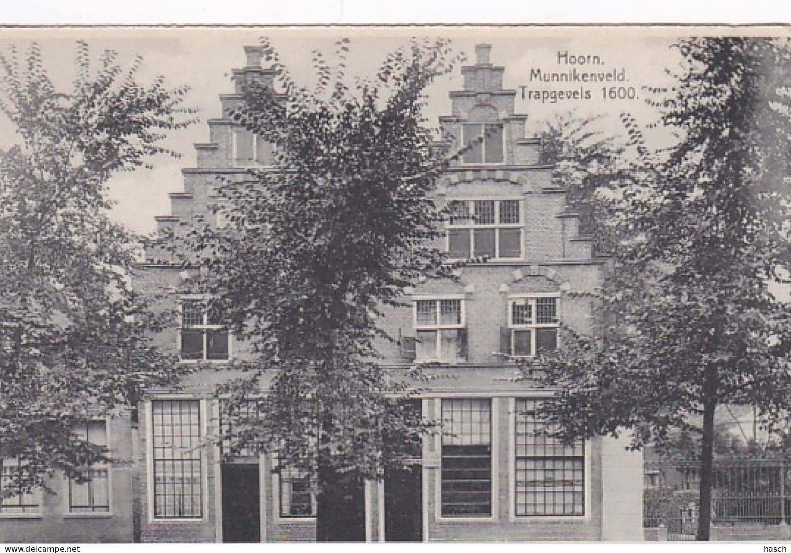 1887	105	Hoorn, Munnikenveld. Trapgevels 1600 - Hoorn