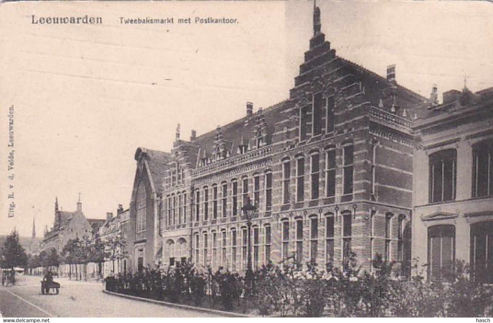 260342Leeuwarden, Tweebaksmarkt Met Postkantoor (poststempel 1907)(zie Hoeken) - Leeuwarden