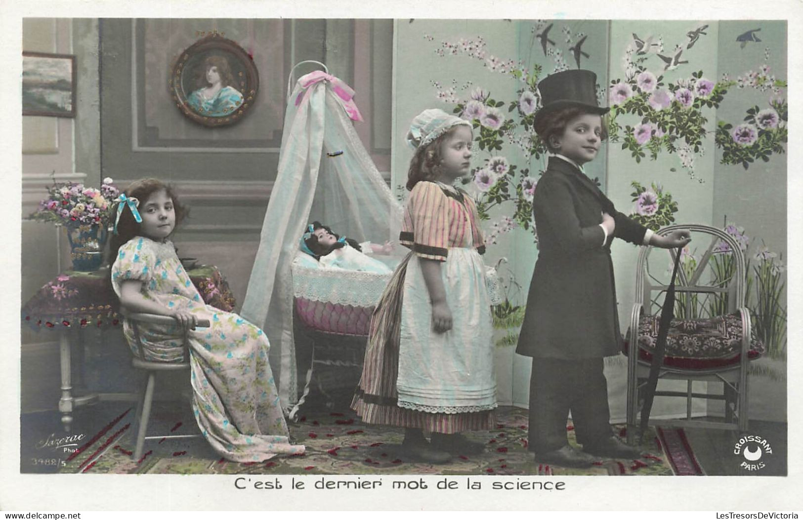 ENFANTS - Scène - C'est Le Dernier Mot De La Science - Poupée - Enfants Jouant Au Docteur - Carte Postale Ancienne - Scene & Paesaggi