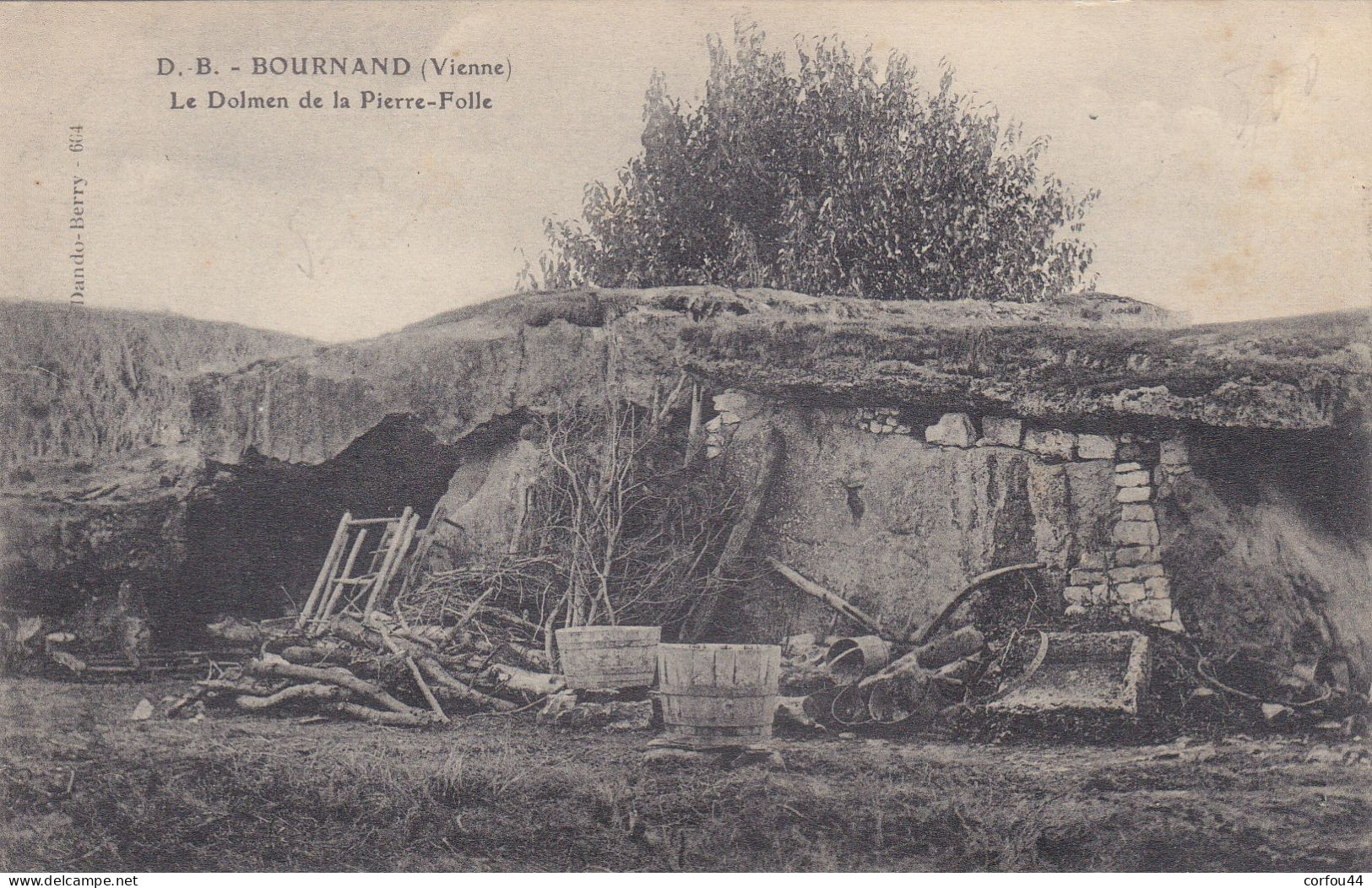 86 - BOURNAND : Le Dolmen - Dolmen & Menhirs