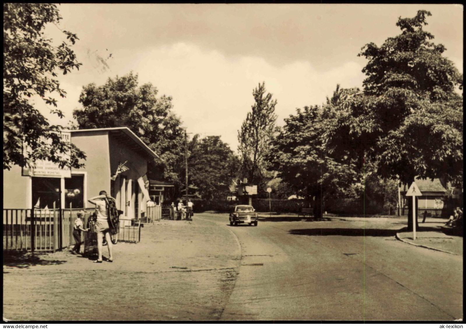 Ansichtskarte Zingst Personen An Lokal Am Fischmarkt Zur DDR-Zeit 1972/1971 - Zingst