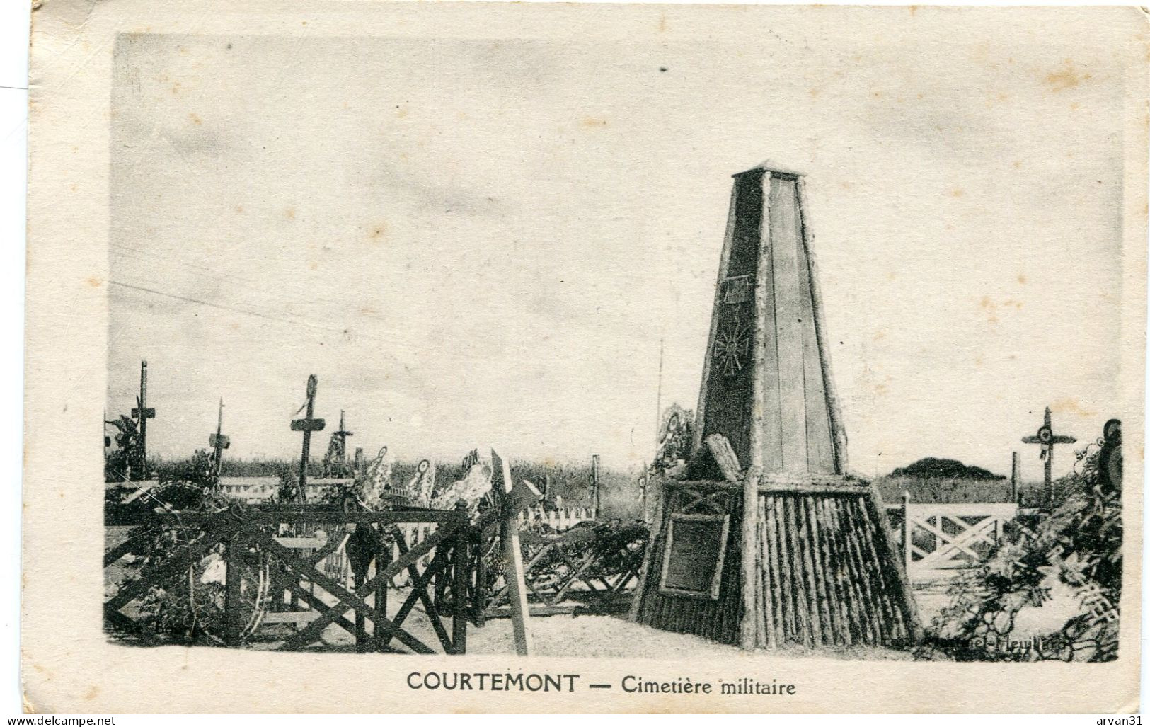 COURTEMONT (51) - CIMETIERE MILITAIRE - CLICHE RARE - - Cimetières Militaires