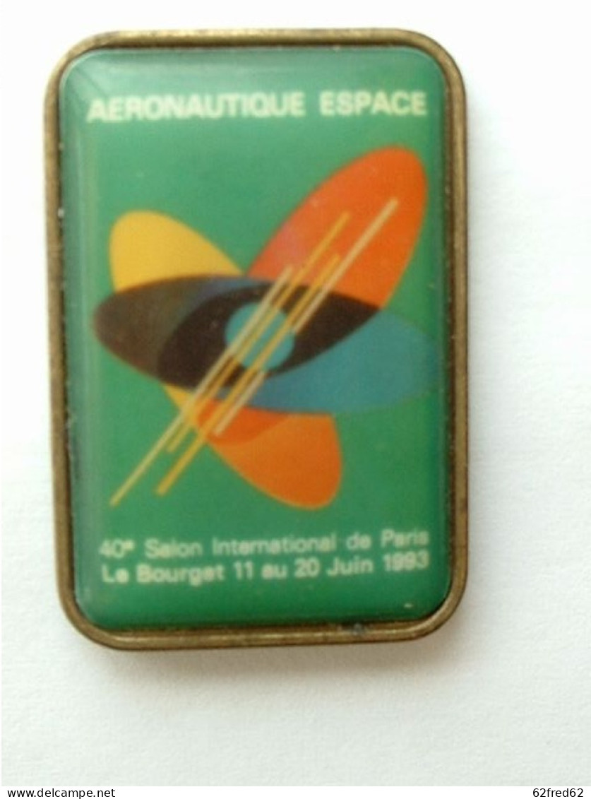 Pin's AERONAUTIQUE ESPACE - LE BOURGET 1993 - Avions