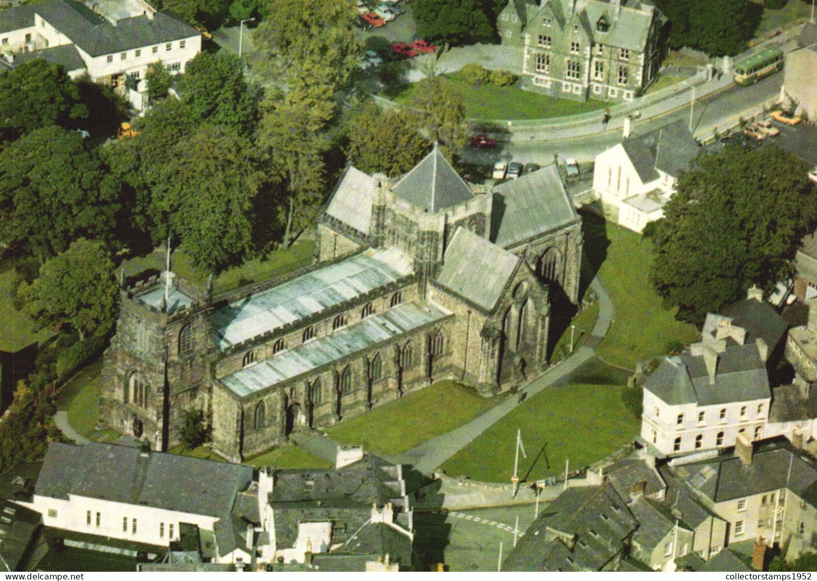 GWYNEDD, BANGOR CATHEDRAL, ARCHITECTURE, CARS, BUS, WALES, UNITED KINGDOM, POSTCARD - Gwynedd