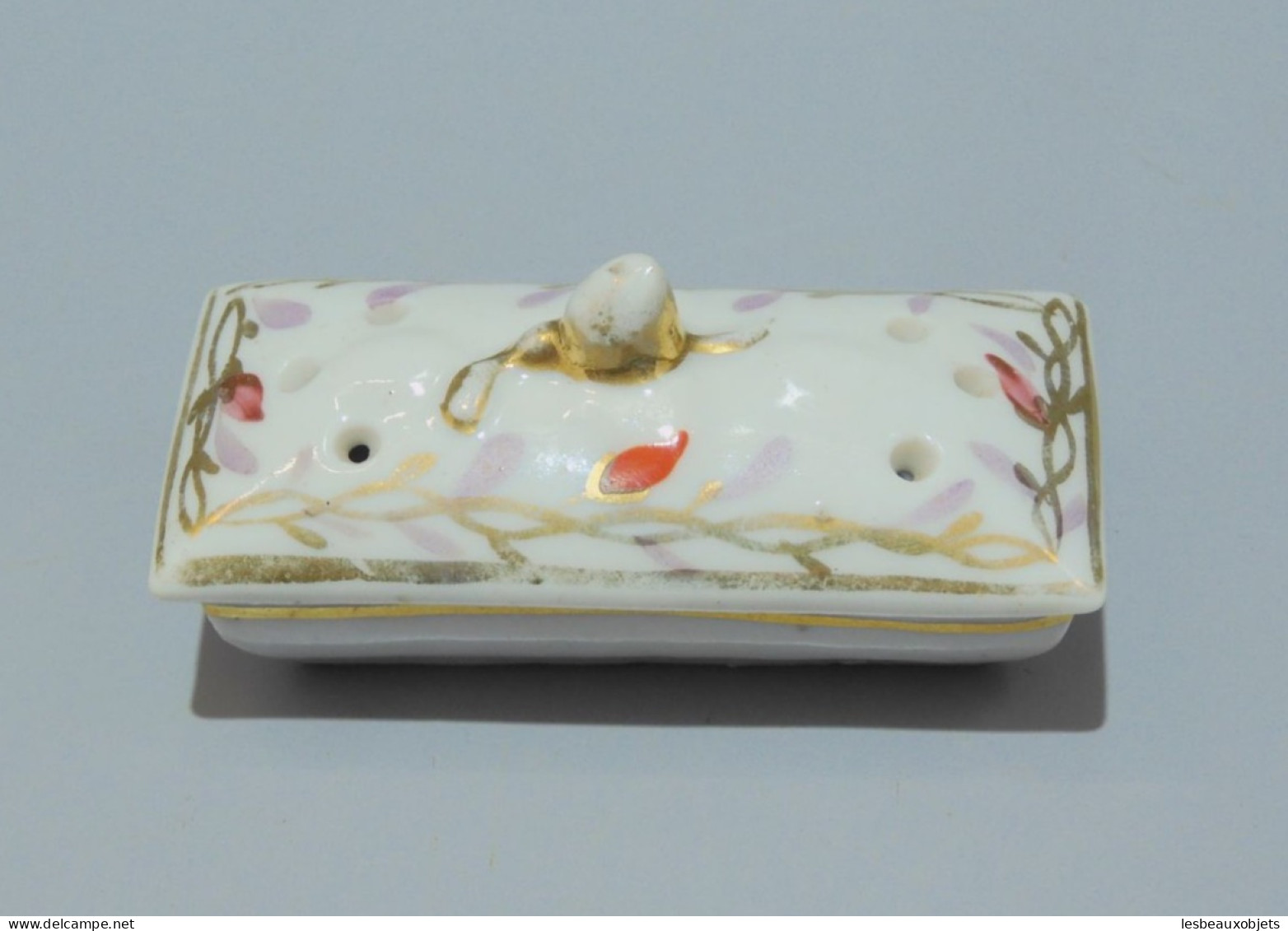 - JOLIE PETITE BOITE PORCELAINE Pour  Peigne Ou Brosse JOUET POUPEE VITRINE   E - Boîtes/Coffrets