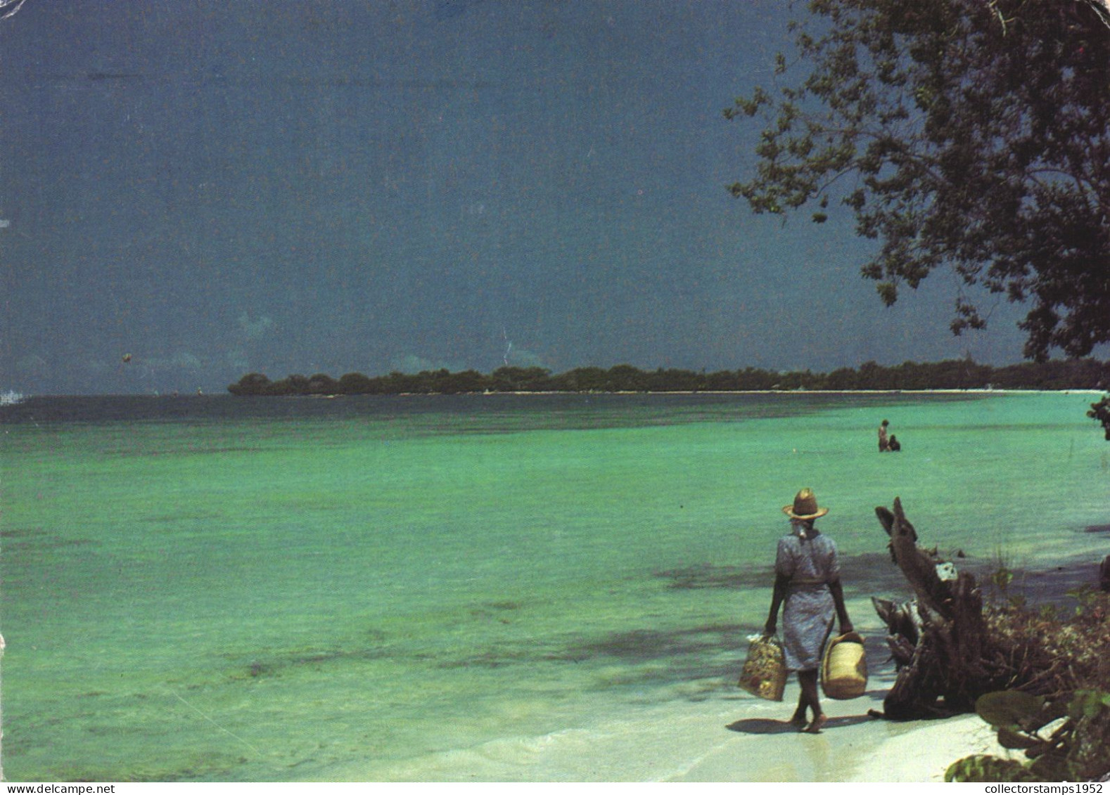 NEGRIL, BEACH, WOMAN WITH HAT AND BASKET, JAMAICA, ANTILLES, POSTCARD - Jamaïque