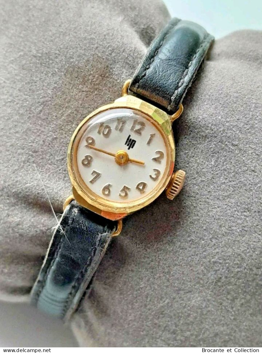 Petite Petite Montre Ancienne - Vintage - Femme - Plaqué OR - Lip - Horloge: Antiek