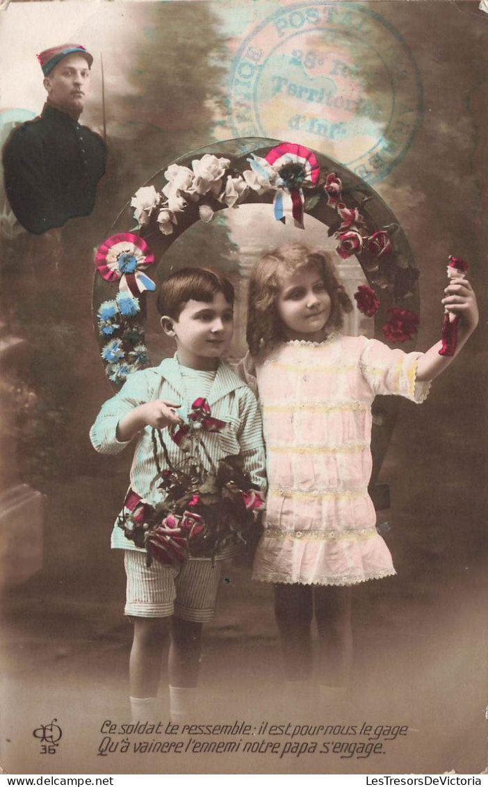 FANTAISIES - Hommes - Deux Enfants Qui Pensant à Leur Père - Un Militaire - Carte Postale Ancienne - Hommes