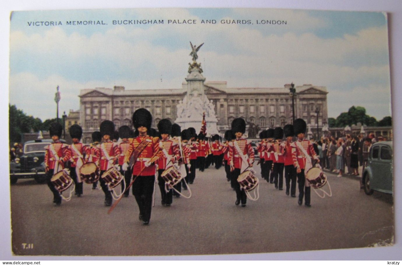 ROYAUME-UNI - ANGLETERRE - LONDON - Victoria Memorial, Buckingham Palace And Guards - Buckingham Palace