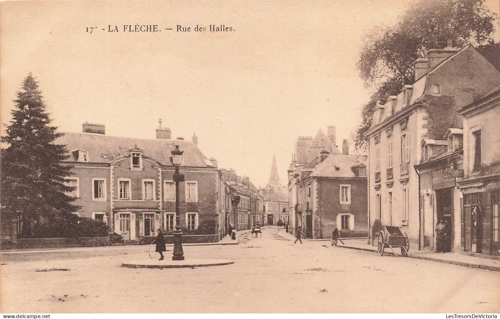 FRANCE - La Flèche - Vue Sur La Rue Des Halles - Carte Postale Ancienne - La Fleche
