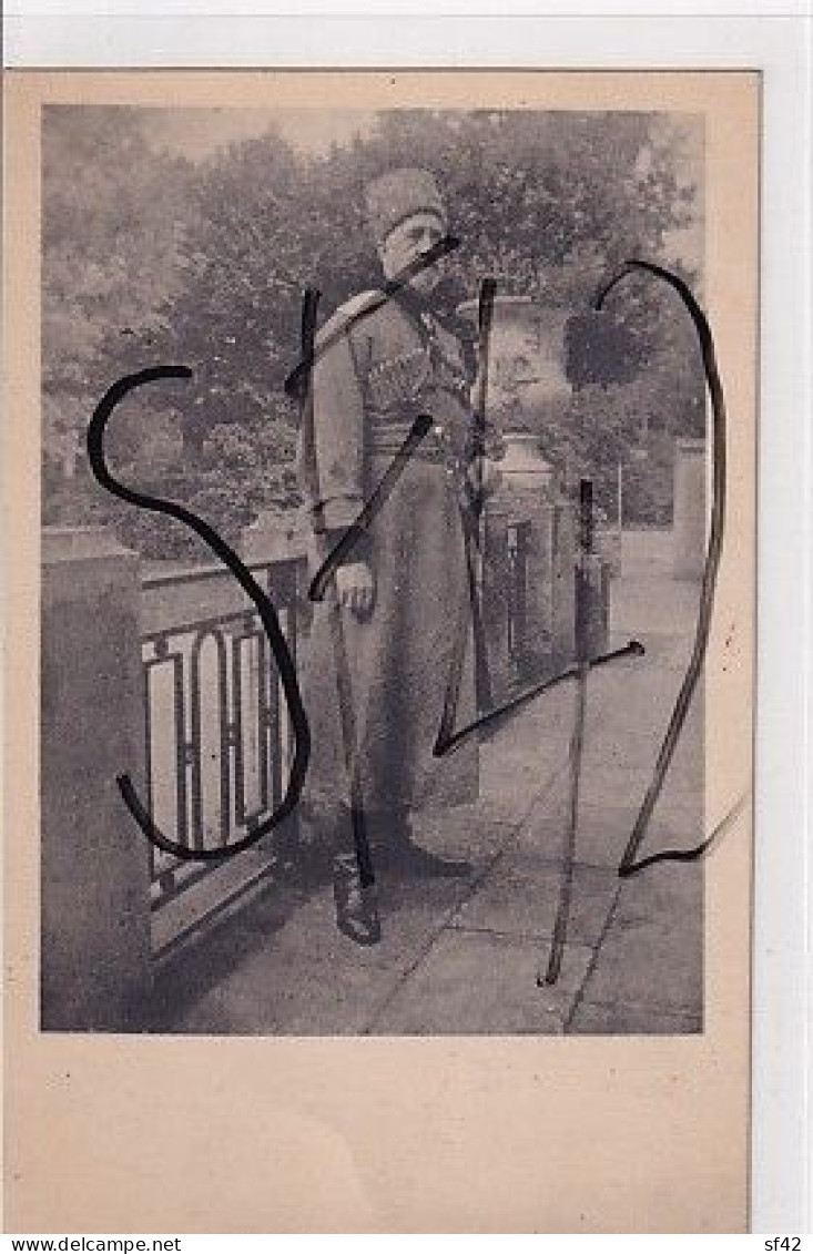 ????      CARTE PHOTO  OFFICIER SUR TERRASSE - Serbie