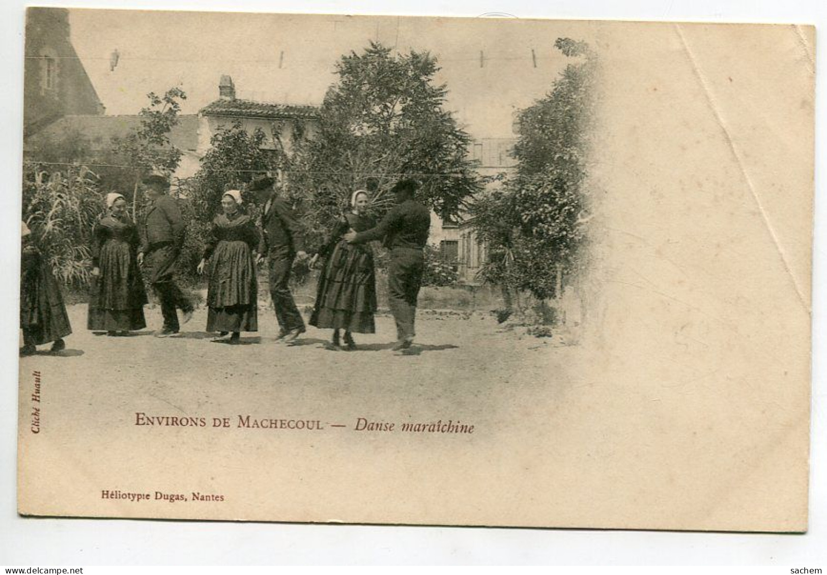 44 DEP 082 Environs De MACHECOUL Groupe De Danseurs Place Du Bourg  1900 Dos Non Divisé - Machecoul