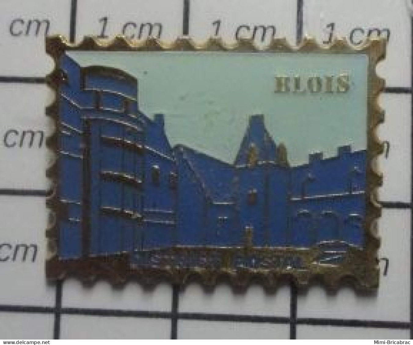 415A Pin's Pins / Rare & Belle Qualité !!! POSTES / CHATEAU DE BLOIS LA POSTE EN FORME DE TIMBRE - Poste