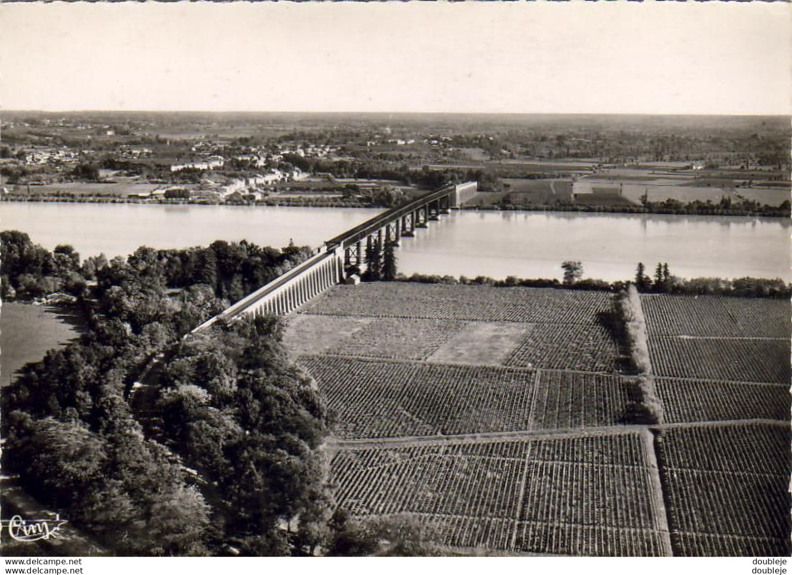 D33  CUBZAC- LES- PONTS   Le Pont Sur La Gironde- Vue Aerienne  ..... - Cubzac-les-Ponts