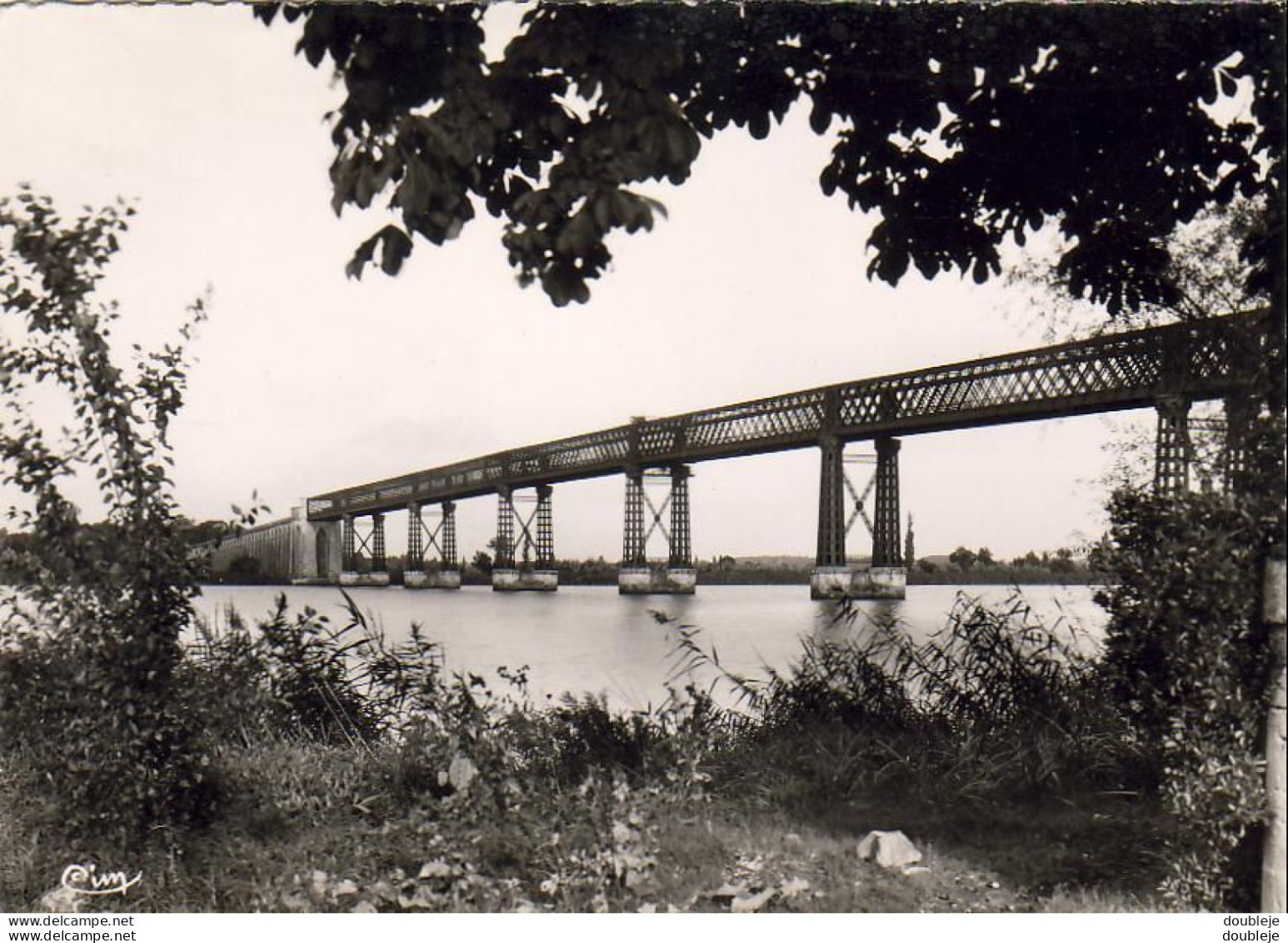 D33  CUBZAC- LES- PONTS   Le Pont Sur La Gironde- Vue Aerienne  ..... - Cubzac-les-Ponts