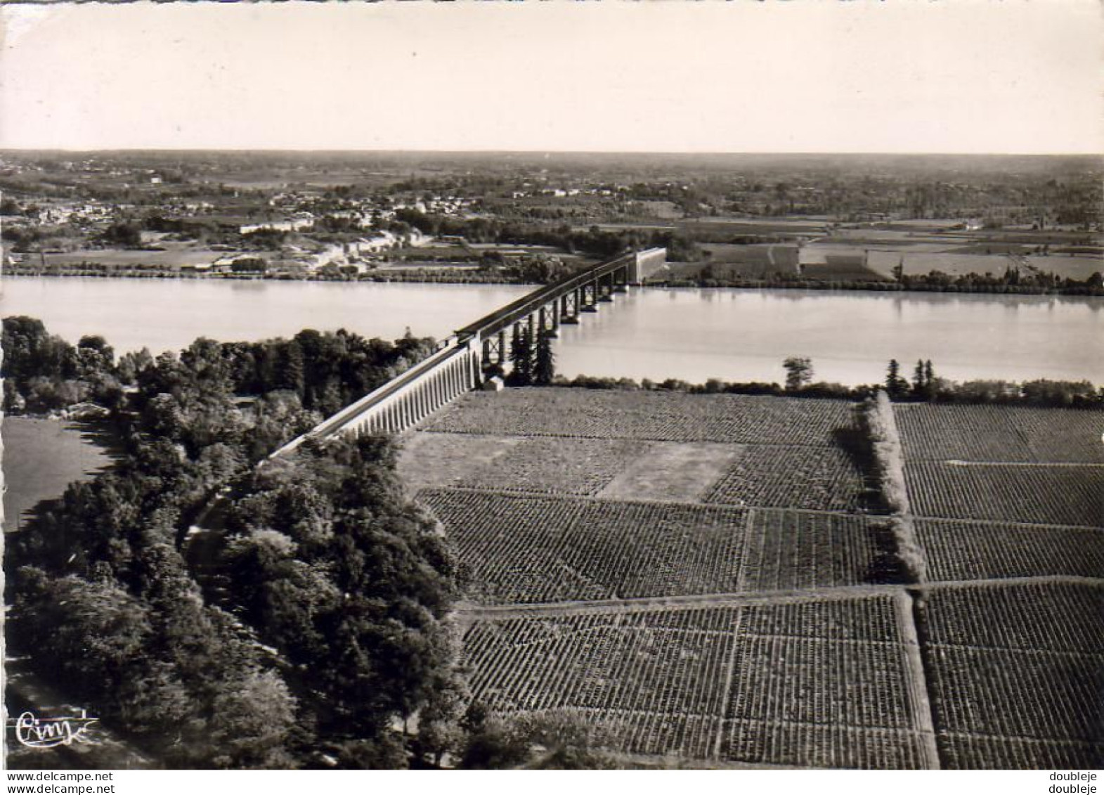D33  CUBZAC- LES- PONTS   Le Pont Sur La Gironde- Vue Aerienne  ..... - Cubzac-les-Ponts