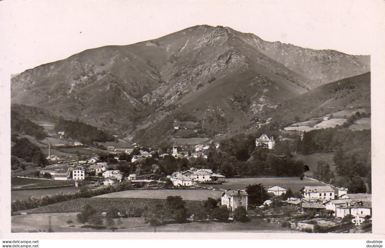 D64  SAINT-ETIENNE-DE-BAIGORRY  Vue Générale, L'Eglise Et Le Château D'Echaux  ..... - Saint Etienne De Baigorry