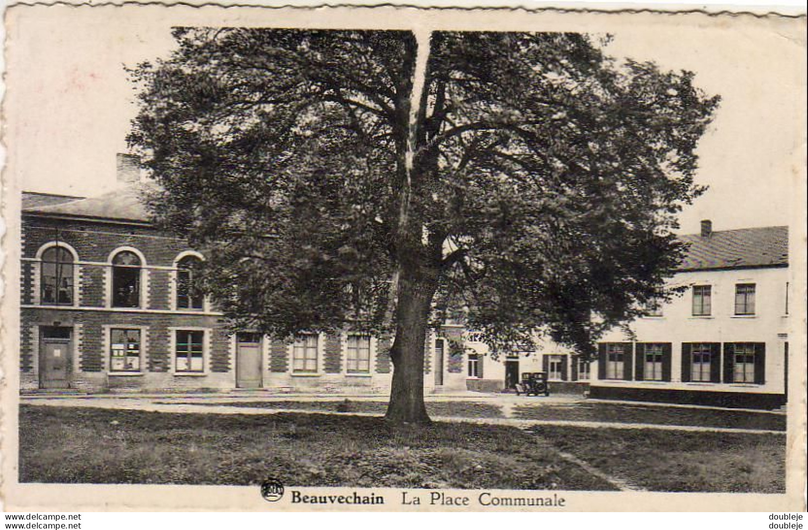 BELGIQUE    BEAUVECHAIN   La Place Communale - Beauvechain