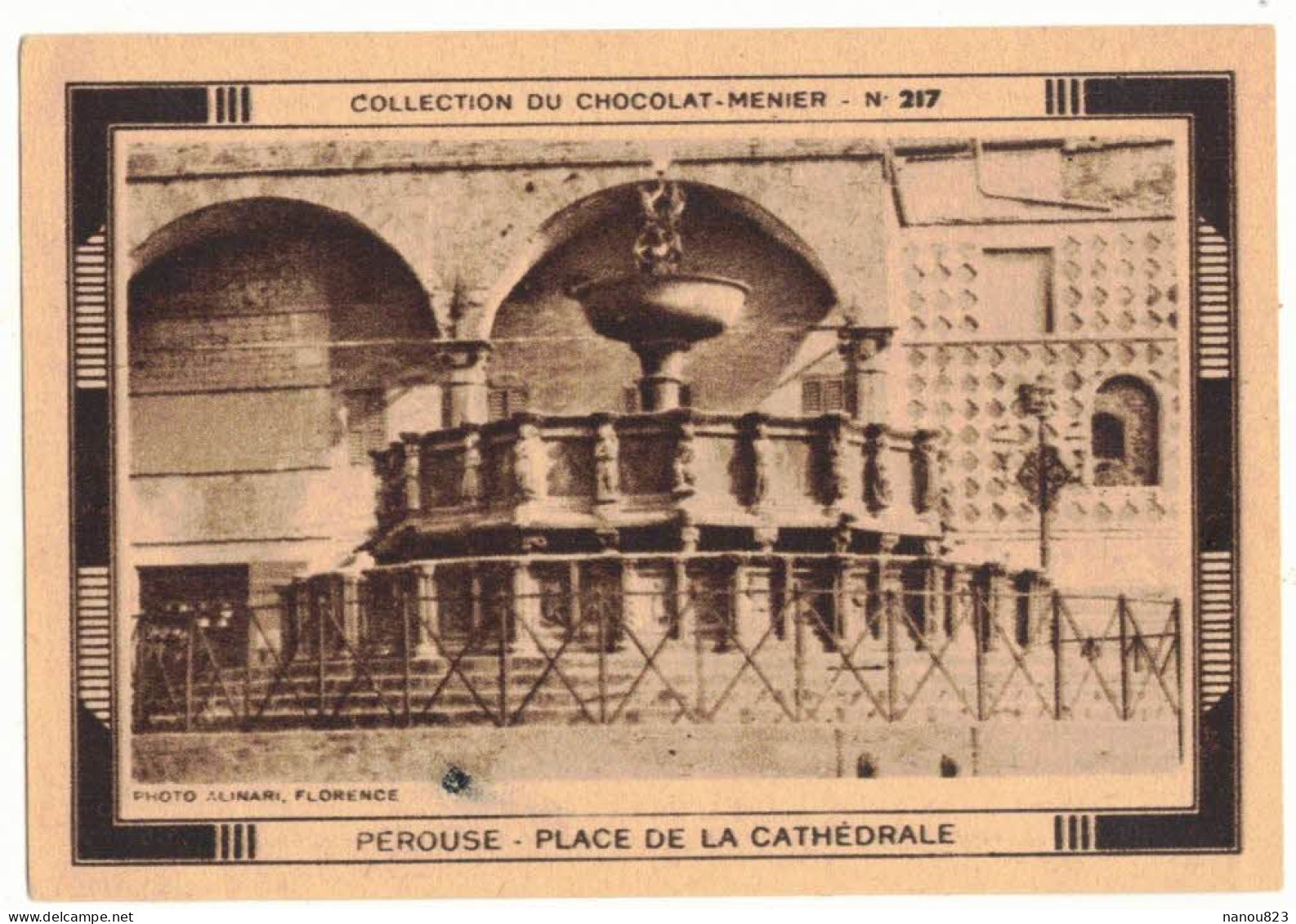 IMAGE CHROMO CHOCOLAT MENIER VIGNETTES N° 217 ITALIE OMBRIE PEROUSE PLACE DE LA CATHEDRALE FONTAINE FONTANA MAGGIORE - Menier