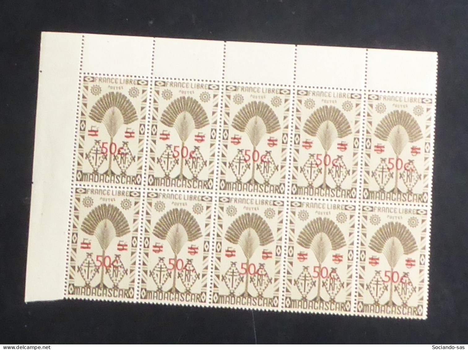 MADAGASCAR - 1945 - N°YT. 290 - Ravenala 50c Sur 5c - Bloc De 10 Bord De Feuille - Neuf Luxe** / MNH - Unused Stamps