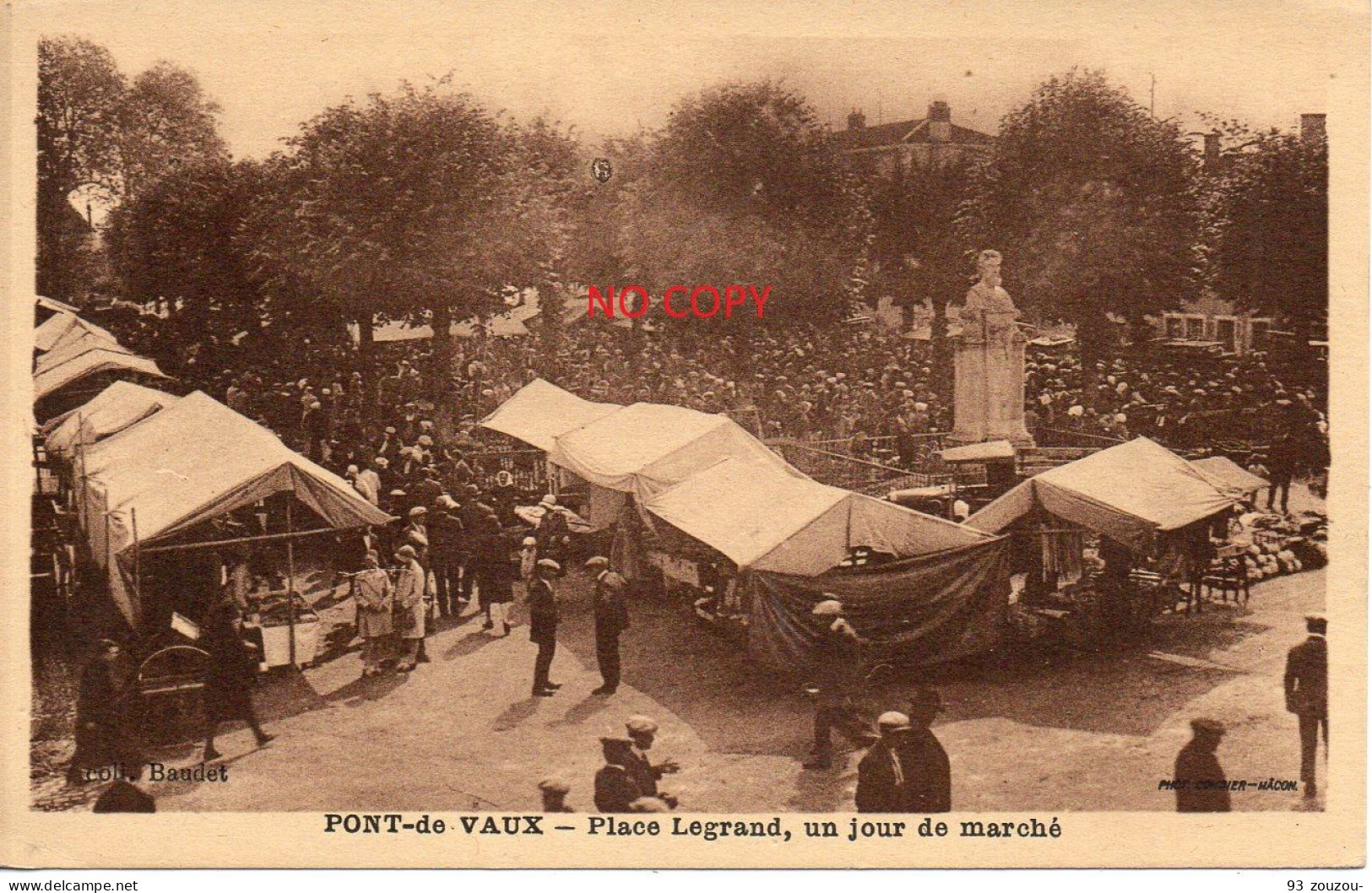 01 . PONT DE VAUX . Place Legrand Un Jour De Marché. Carte Vierge Et Impeccable. - Pont-de-Vaux