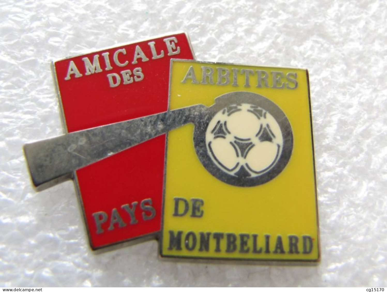 PIN'S   AMICALE DES ARBITRES PAYS DE MONTBÉLIARD  Zamak - Football