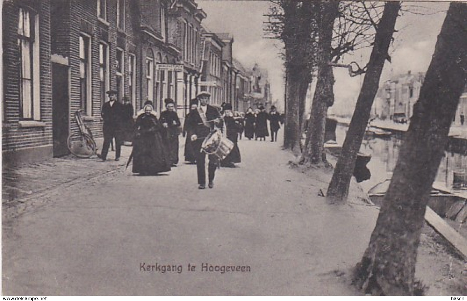 2603285Hoogeveen, Kerkgang Te Hoogeveen. (zie Hoeken) - Hoogeveen