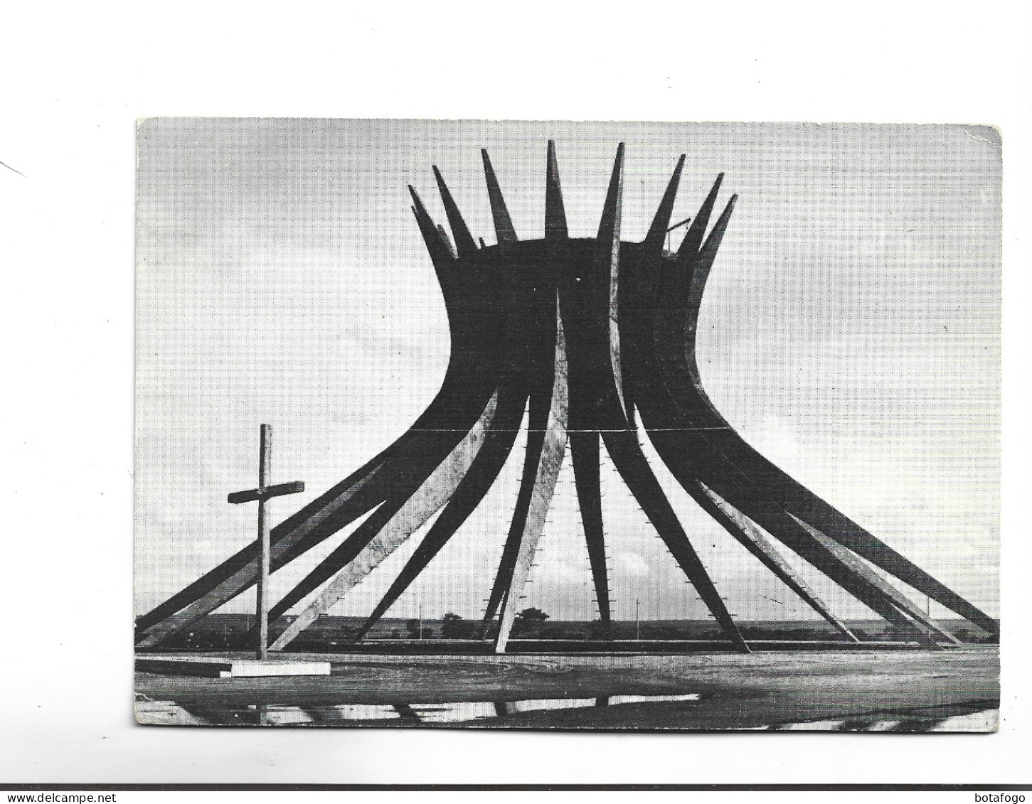 CPM BRASILIA , LA CATHEDRALE  (voir Timbre) - Brasilia