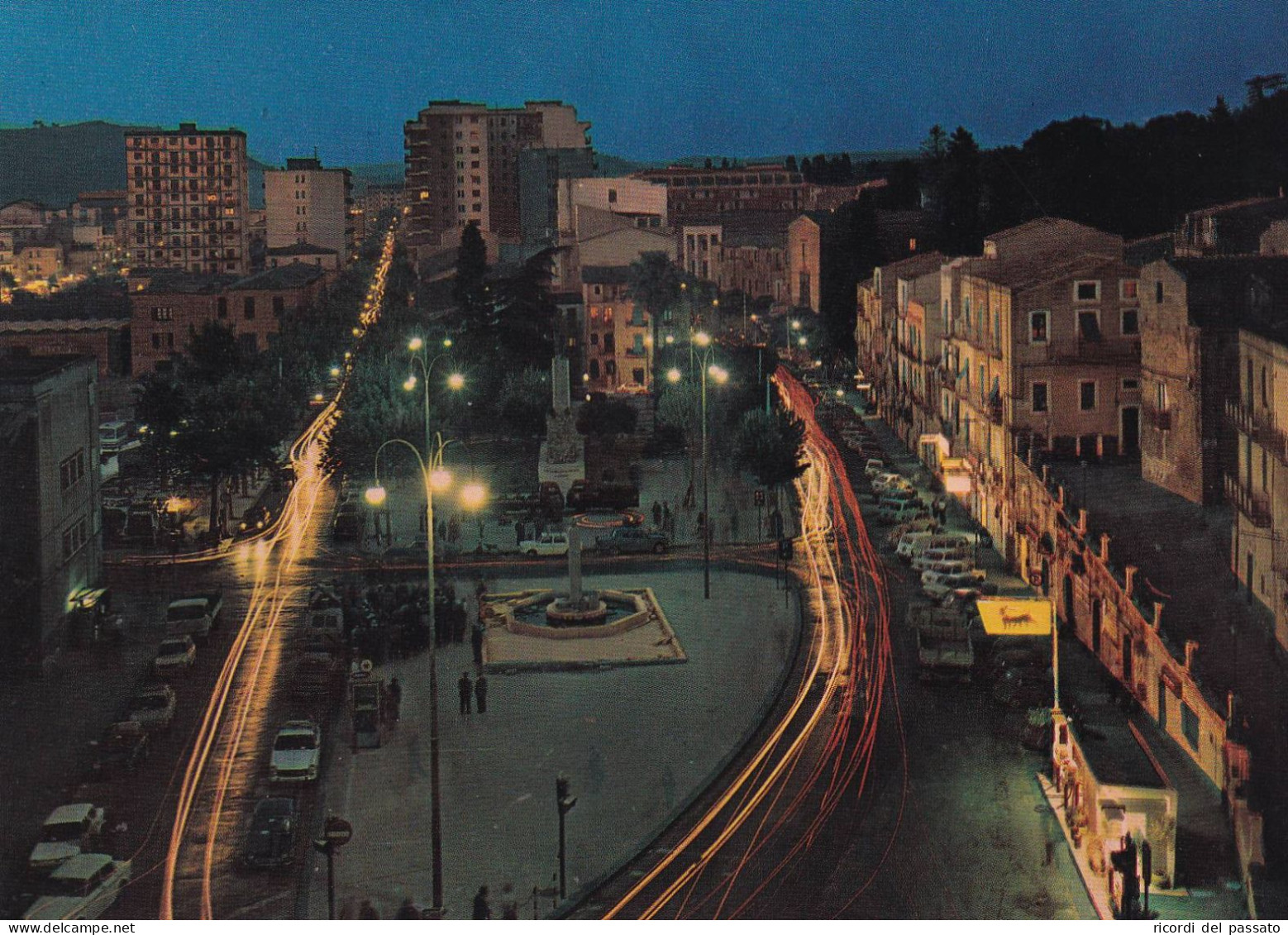 Cartolina Piazza Armerina ( Enna ) Notturno - Piazza Generale Cascino - Enna