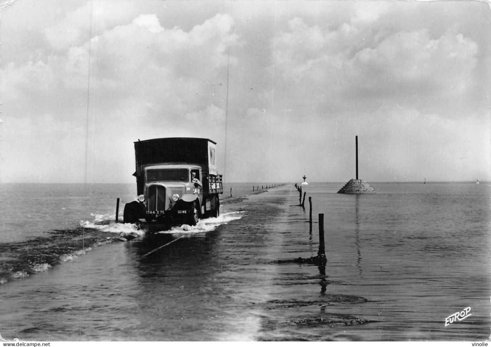 JK-23-5634 : ILE DE NOIRMOUTIER. LE GOIS. CAMION - Transporter & LKW