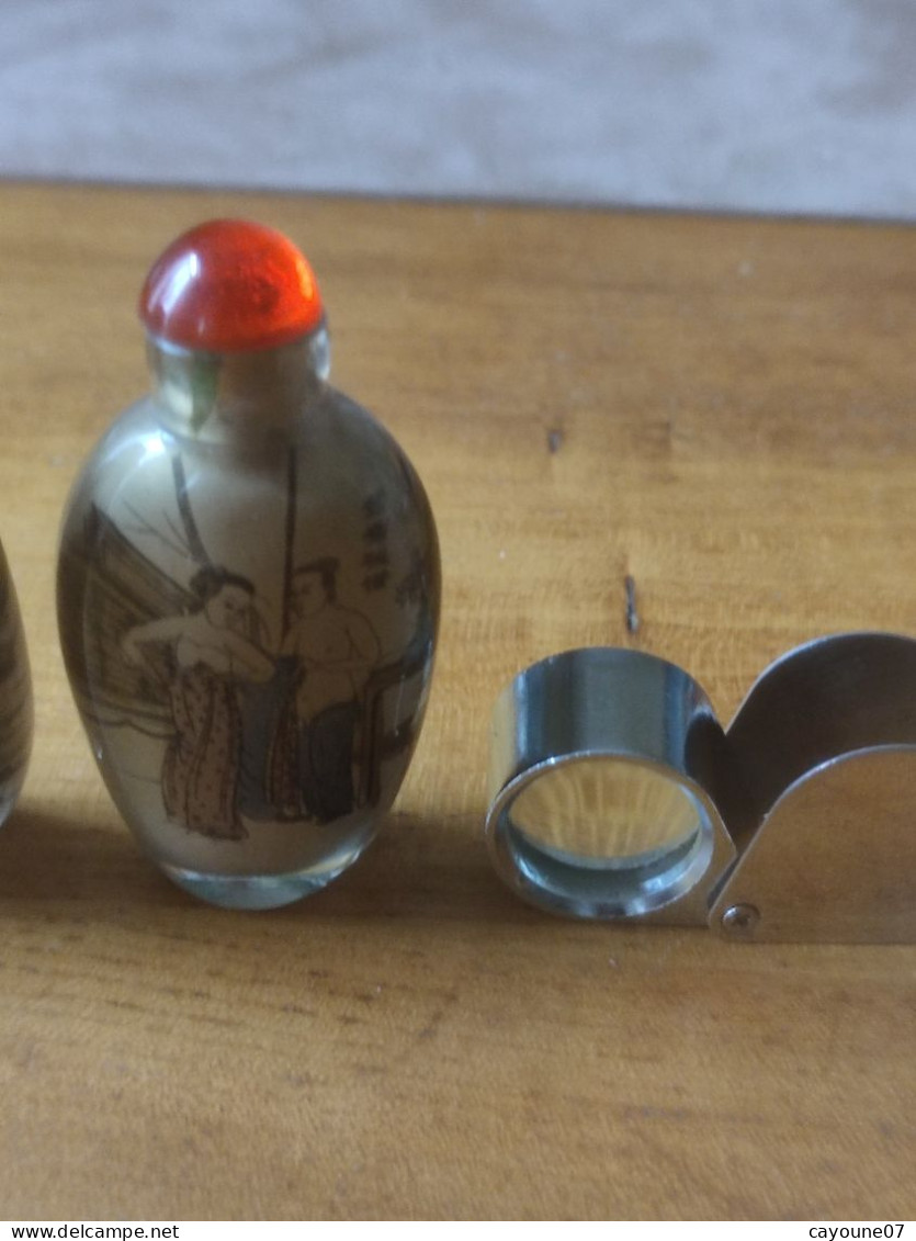 Trois tabatières décor érotique Asie snuff bottle curiosa flacon à tabac en verre peint