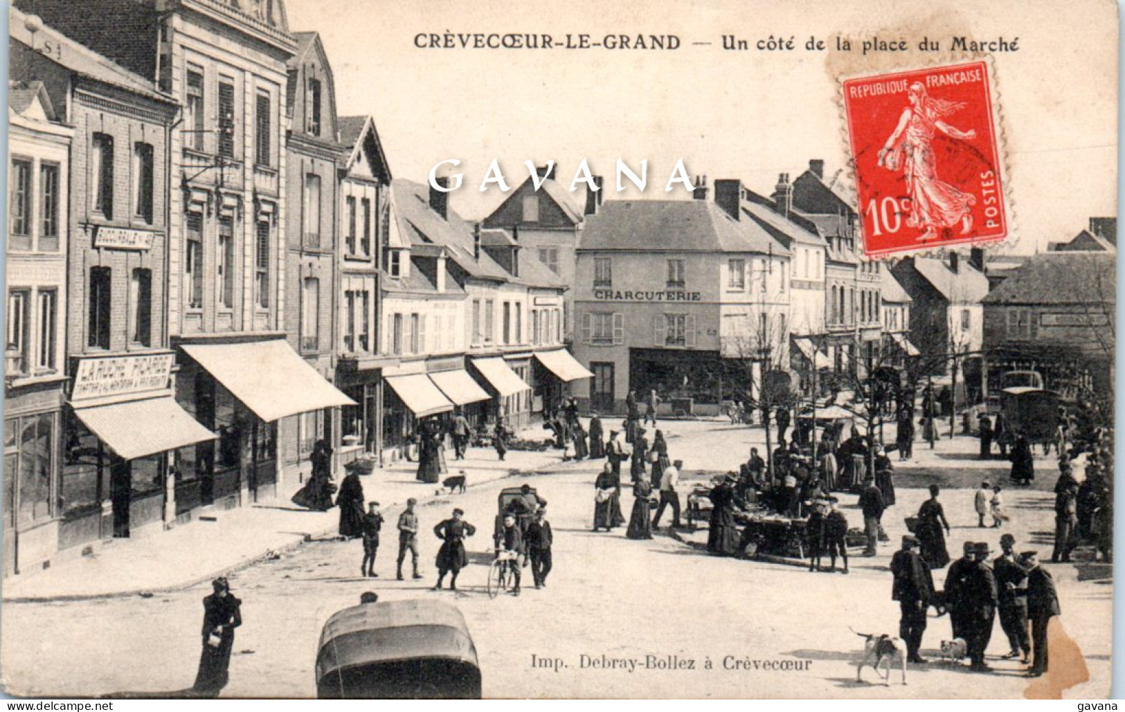 60 CREVECOEUR-le-GRAND - Un Côté De La Place Du Marché  - Crevecoeur Le Grand