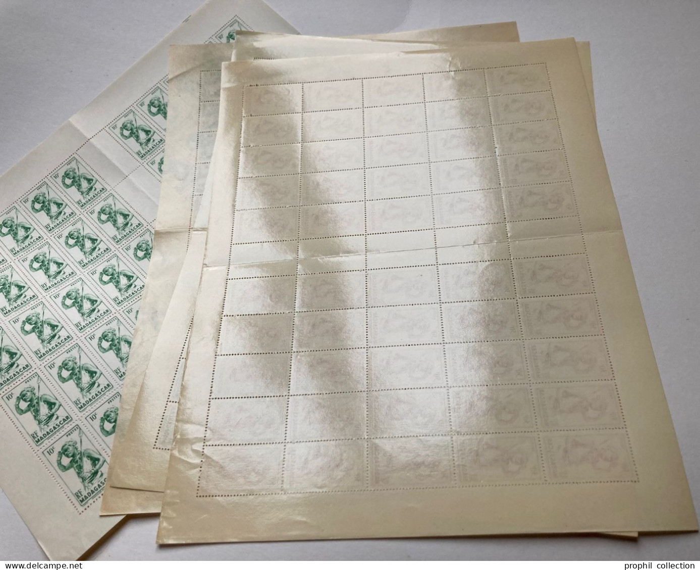 MADAGASCAR - LOT De 4 FEUILLES COMPLETES De 50 TIMBRES NEUF ** DANSEUR DU SUD + ZEBU (VOIR DOS) - Unused Stamps