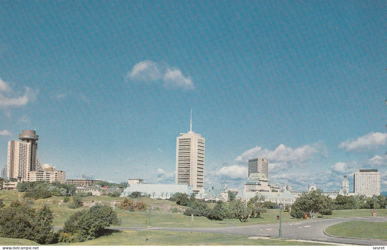 QUEBEC . - Lot De 7 Cartes Petit Format , Tour Dentelé - Québec - La Cité